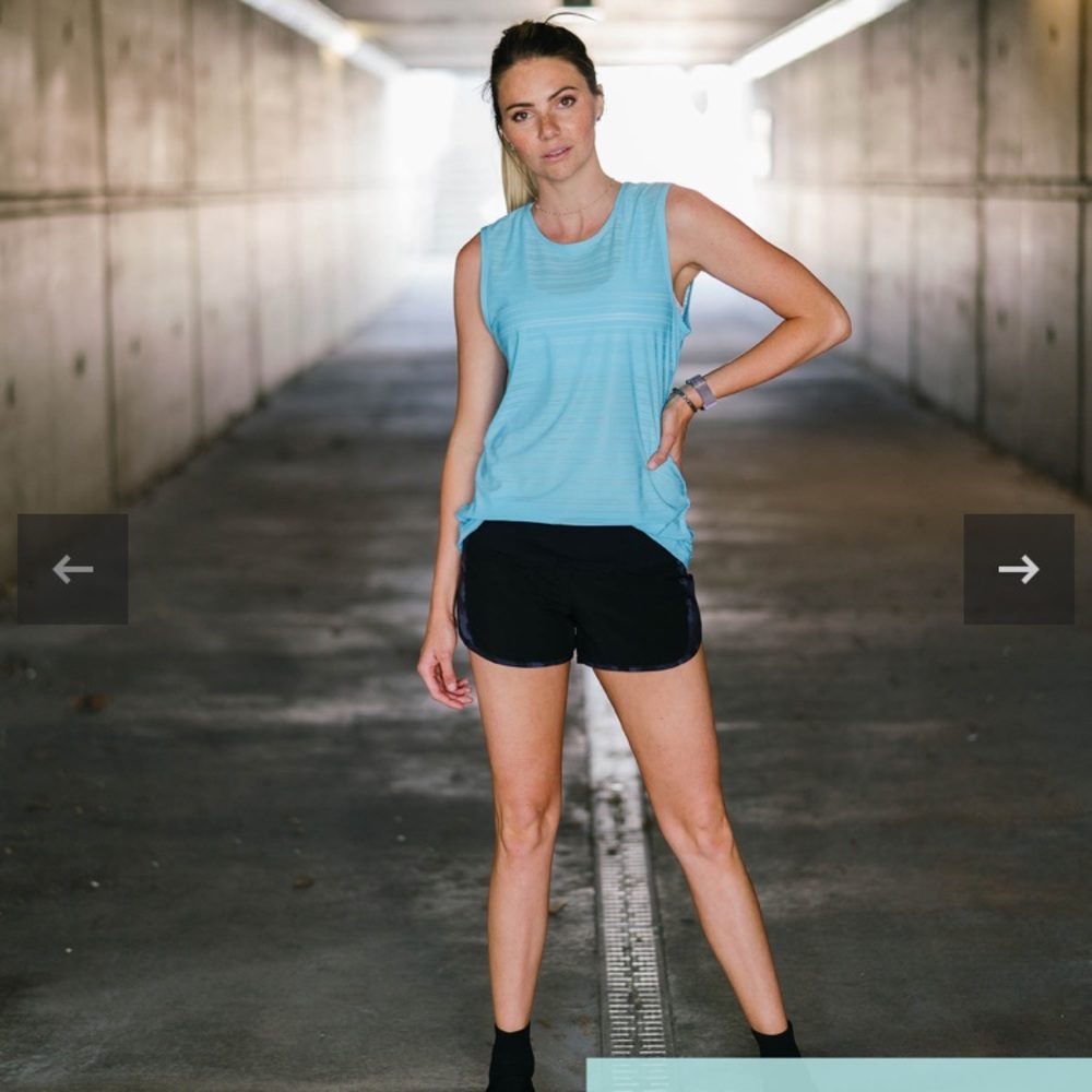 Sky luxe muscle tank size small (fits big!) EUC Zyia